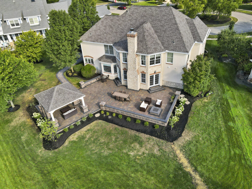 default - Flores Landscapes Professional landscaping with lawn care and edge trimming – suburban Columbus home