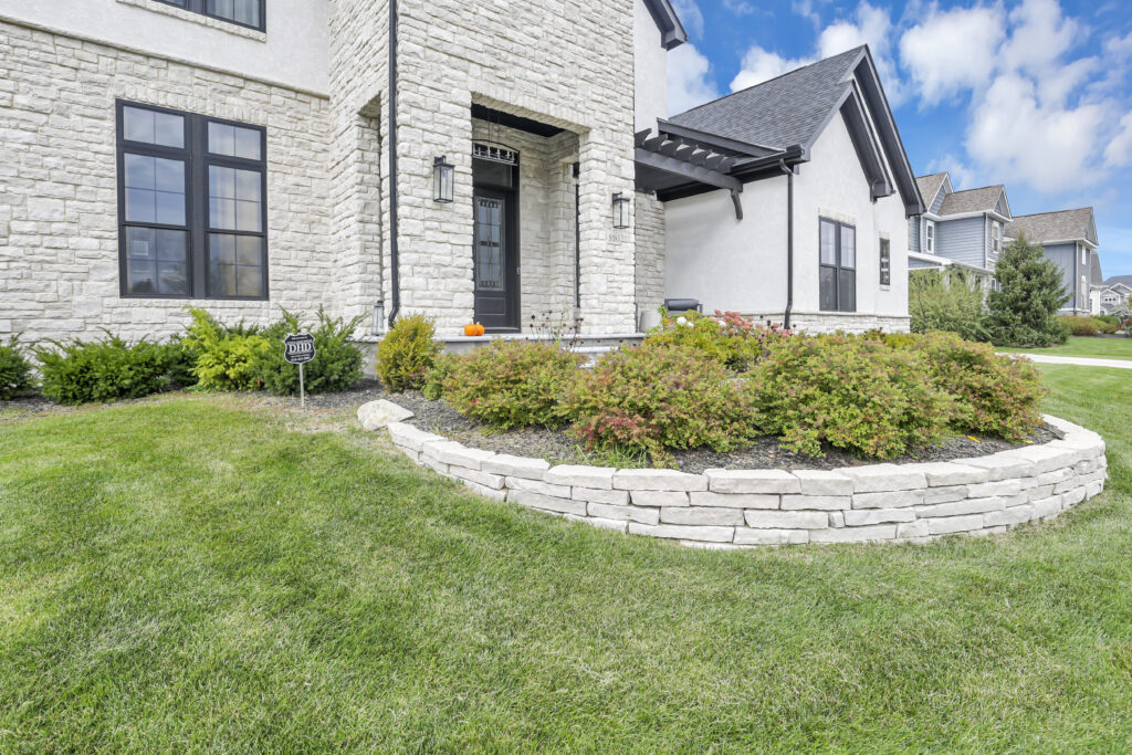 MulchBedWalls10_FloresLLC - Flores Landscapes mulch bed walls Central Ohio