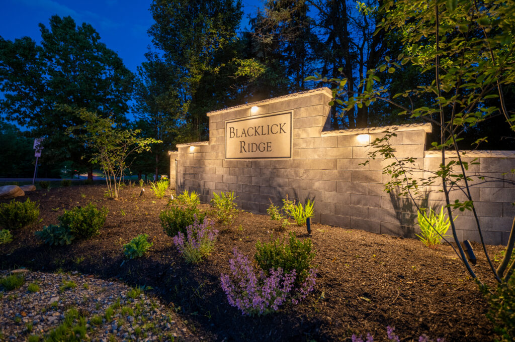 FloresLandscapingBlacklickHoaWall-15 - Flores Landscapes Elegant outdoor lighting fixtures in Central Ohio